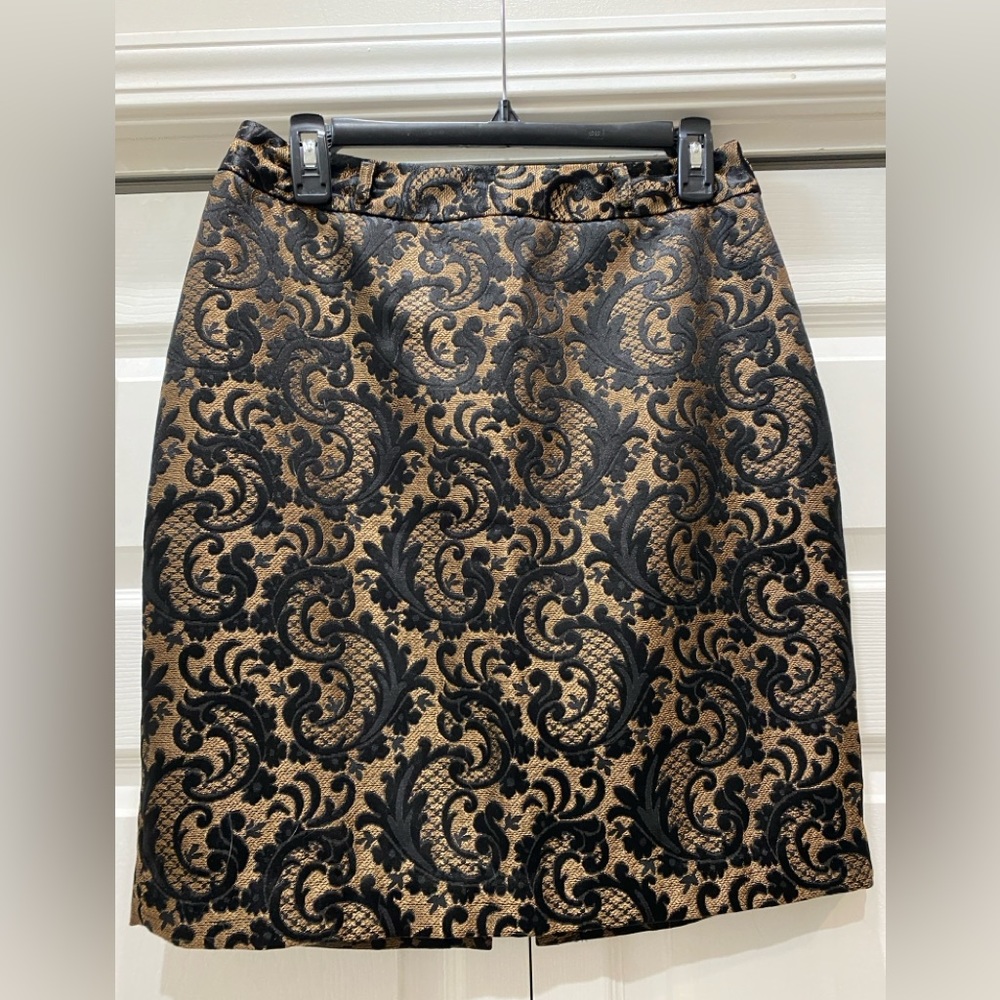 Beautiful black & gold jacquard pencil skirt